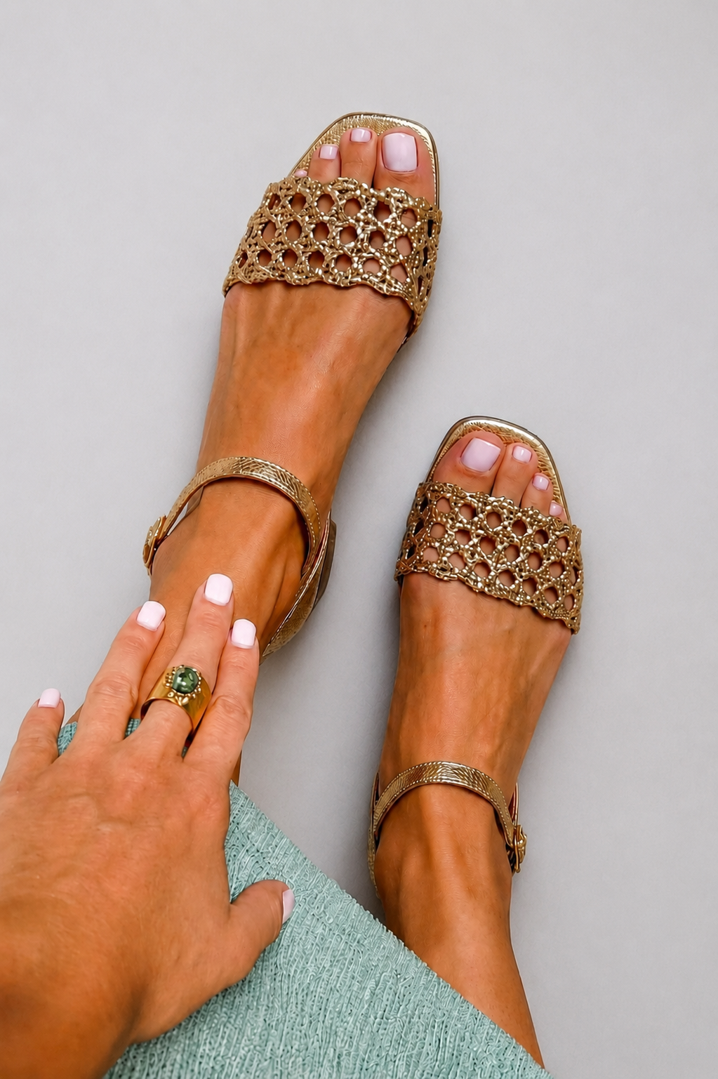 Aurora | Sandalias Doradas Encanto de Verano para Mujer